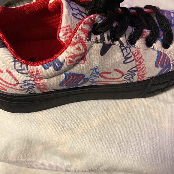 Rocawear women sneakers, size 8 , white with multi color graffiti, red footbed - Picture 4 of 8